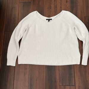 Banana Republic Women's White Sweater size small in excellent condition